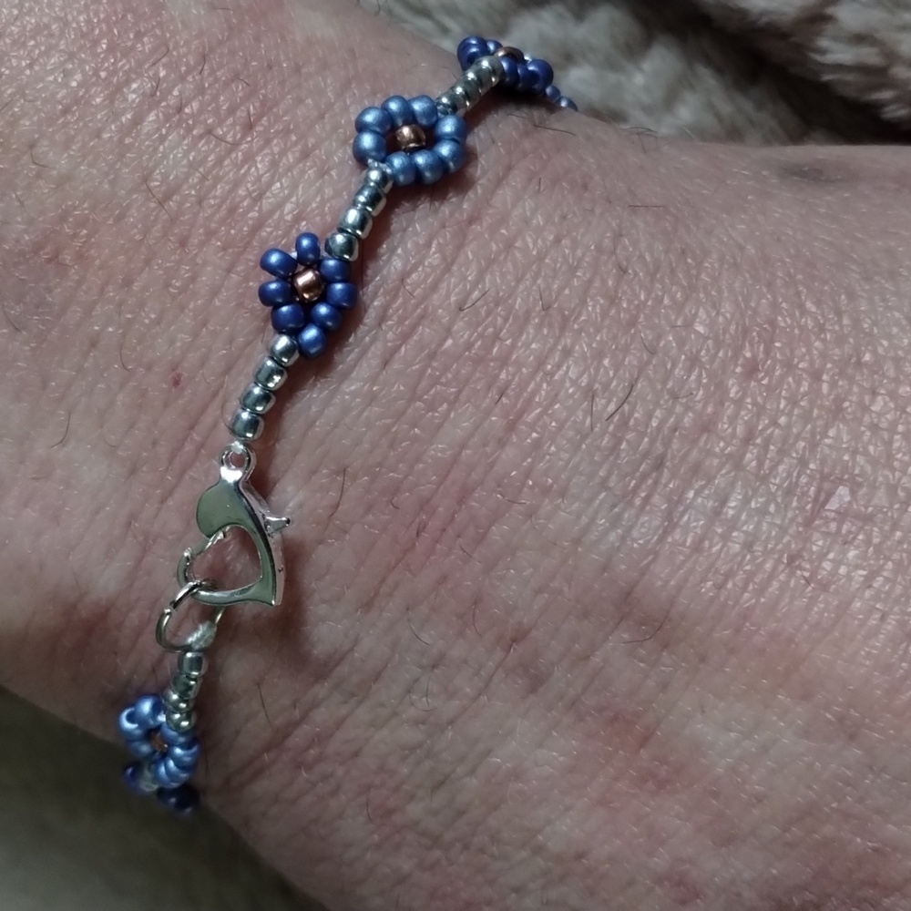Blue 💙 and Silver Daisy Bracelet